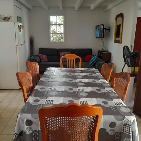 Maison Creole Chaleureuse Avec Stationnement Le Gosier  Buitenkant foto