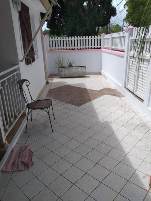 Maison Creole Chaleureuse Avec Stationnement Le Gosier  Buitenkant foto