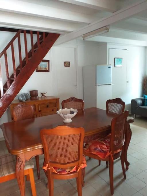 Maison Creole Chaleureuse Avec Stationnement Le Gosier  Buitenkant foto