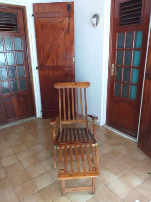 Maison Creole Chaleureuse Avec Stationnement Le Gosier  Buitenkant foto