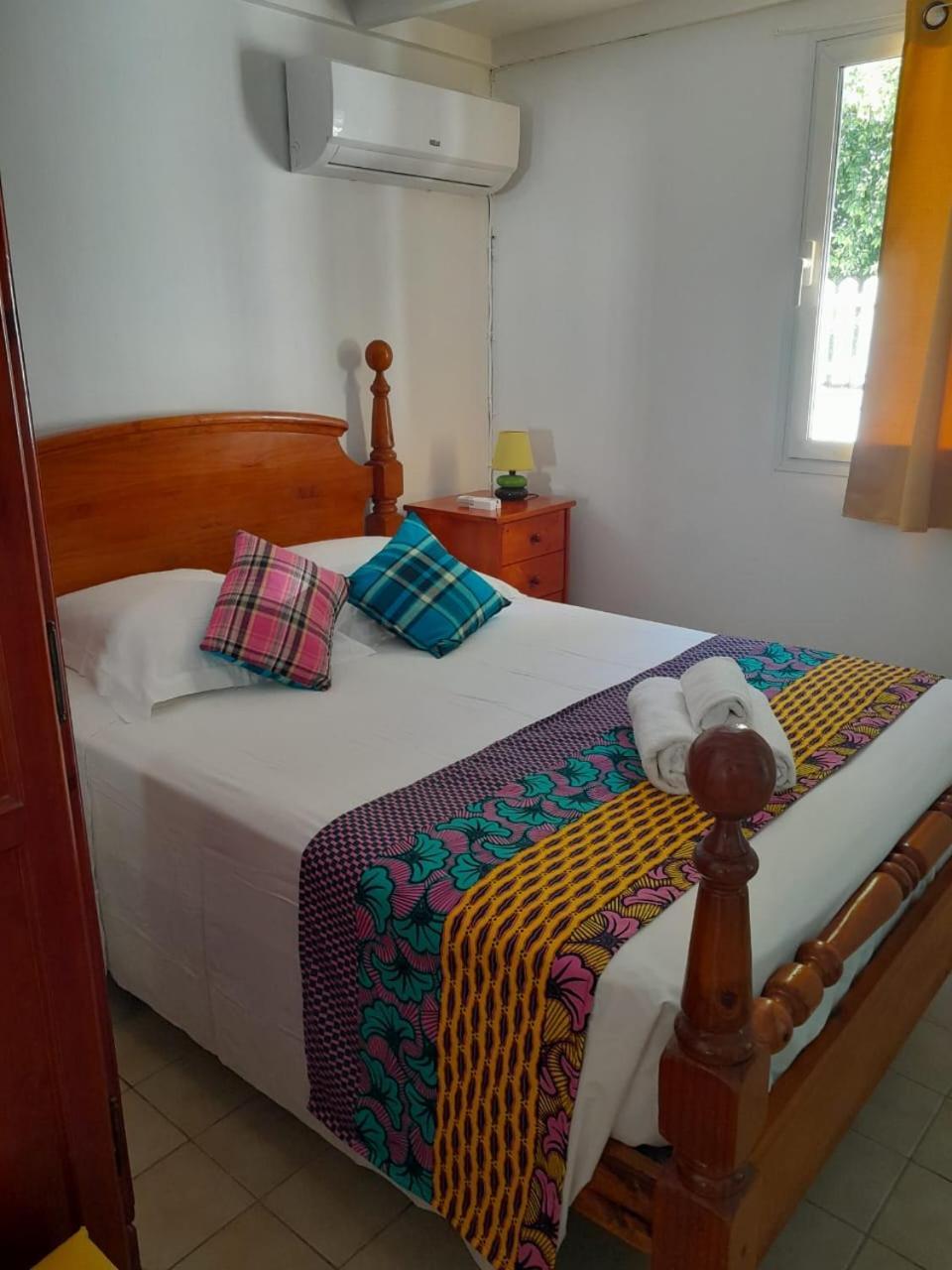 Maison Creole Chaleureuse Avec Stationnement Le Gosier  Buitenkant foto
